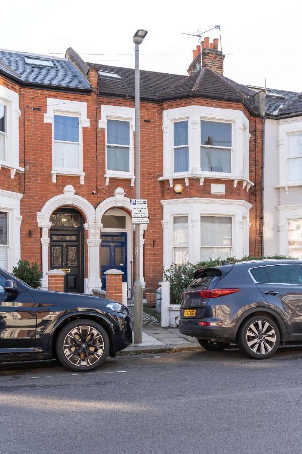 Two Bedroom In Tooting Apartment London