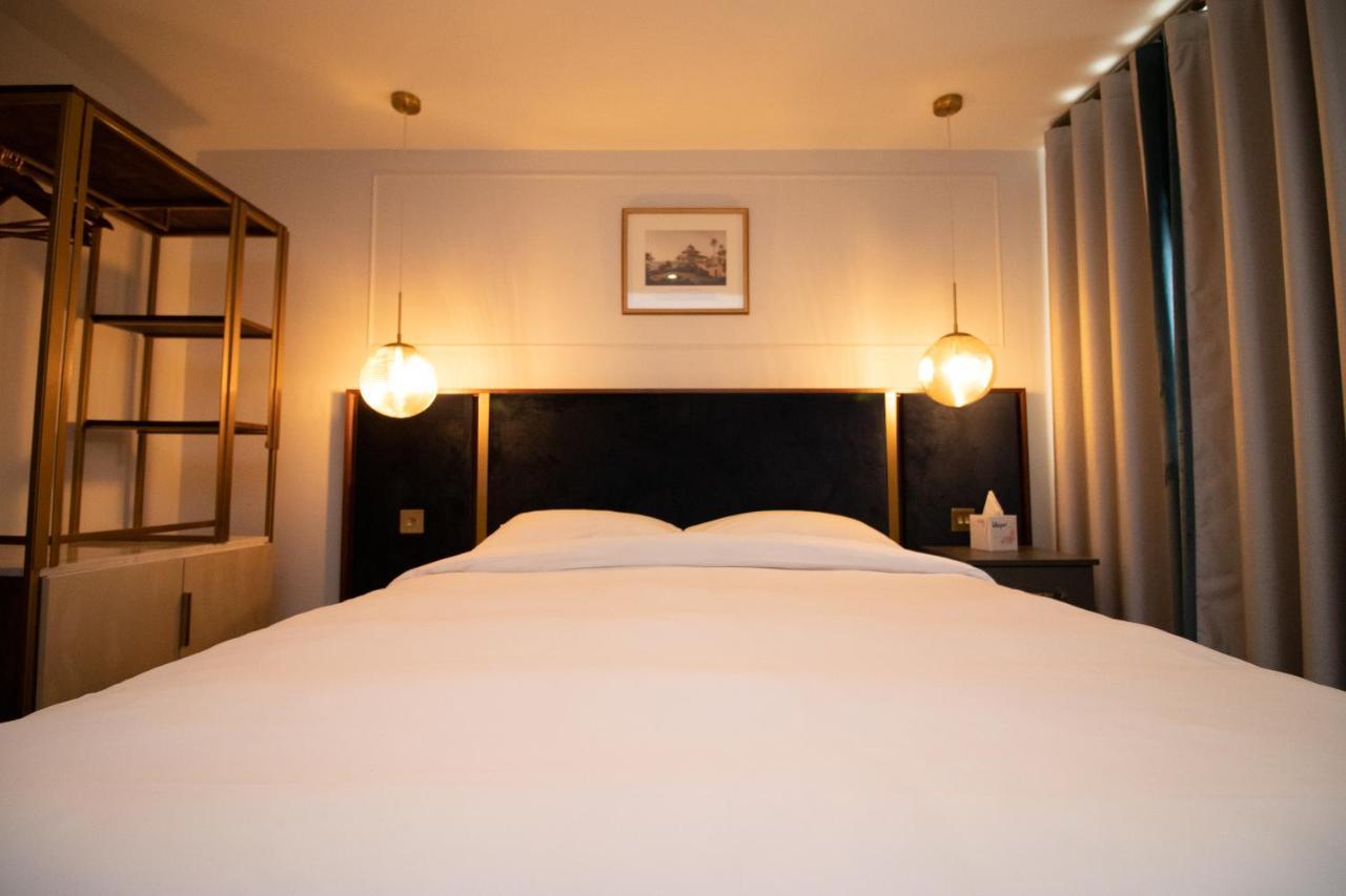 Three Falcons Hotell 4*