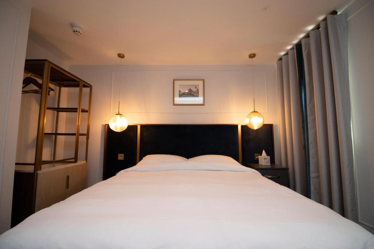 Hotell Three Falcons 4*