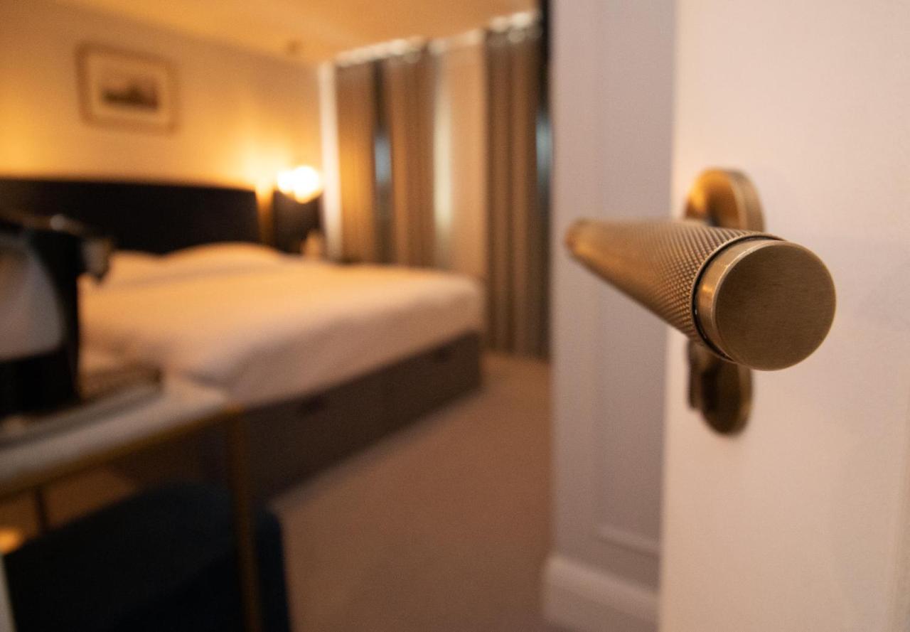 Three Falcons Hotell 4*