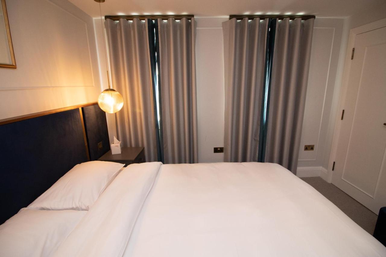 Three Falcons Hotell