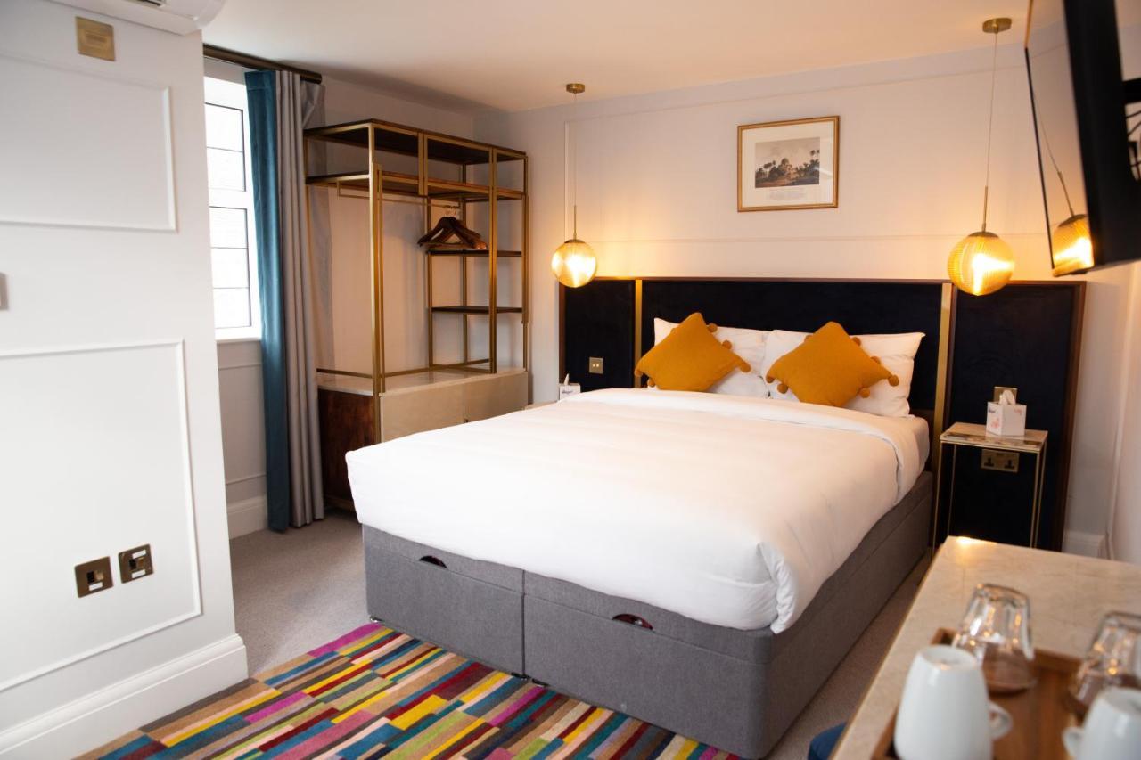 Three Falcons Hotell 4*