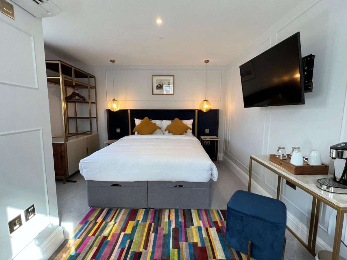 Three Falcons Hotell 4*