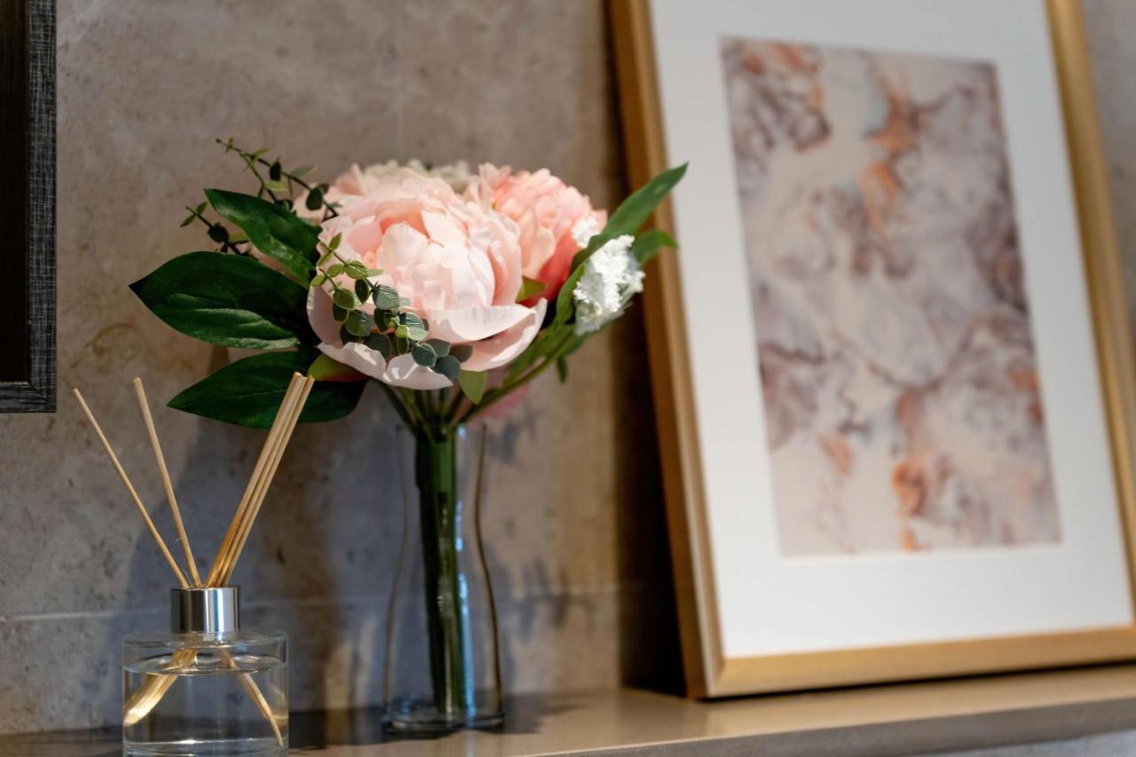 Stunning Camden House With Private Terrace & Free Parking Сasa de vacaciones Londres