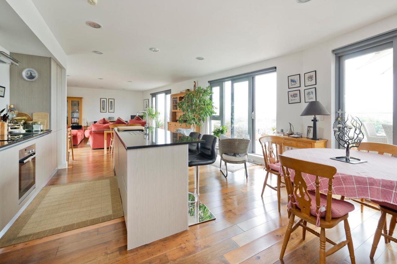 Apartment Superb With Terrace Near The River In Putney By Underthedoormat London