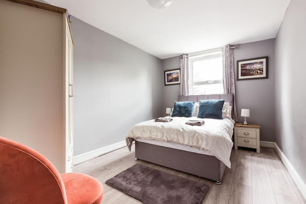 4 Bedroom House, 2 Min Walk From Station Ferienhaus *