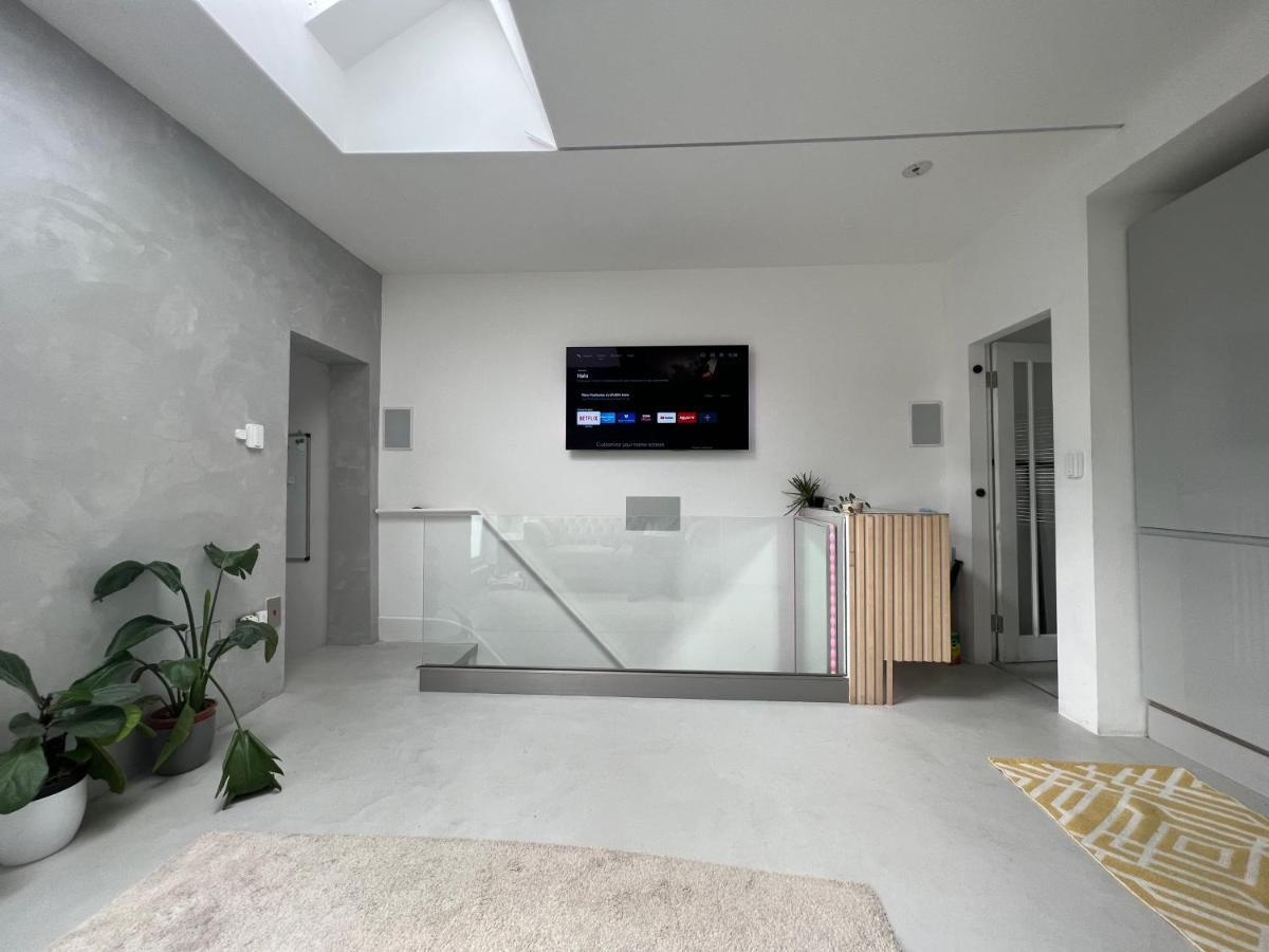 Stunning Contemporary 2 Bed With Parking