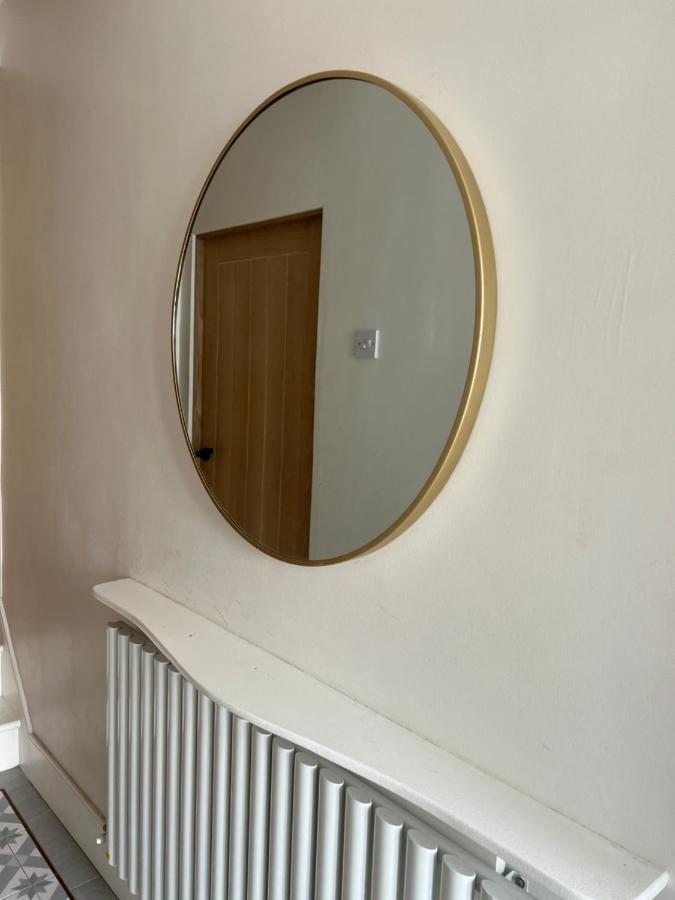 Stunning Contemporary 2 Bed With Parking Apartment