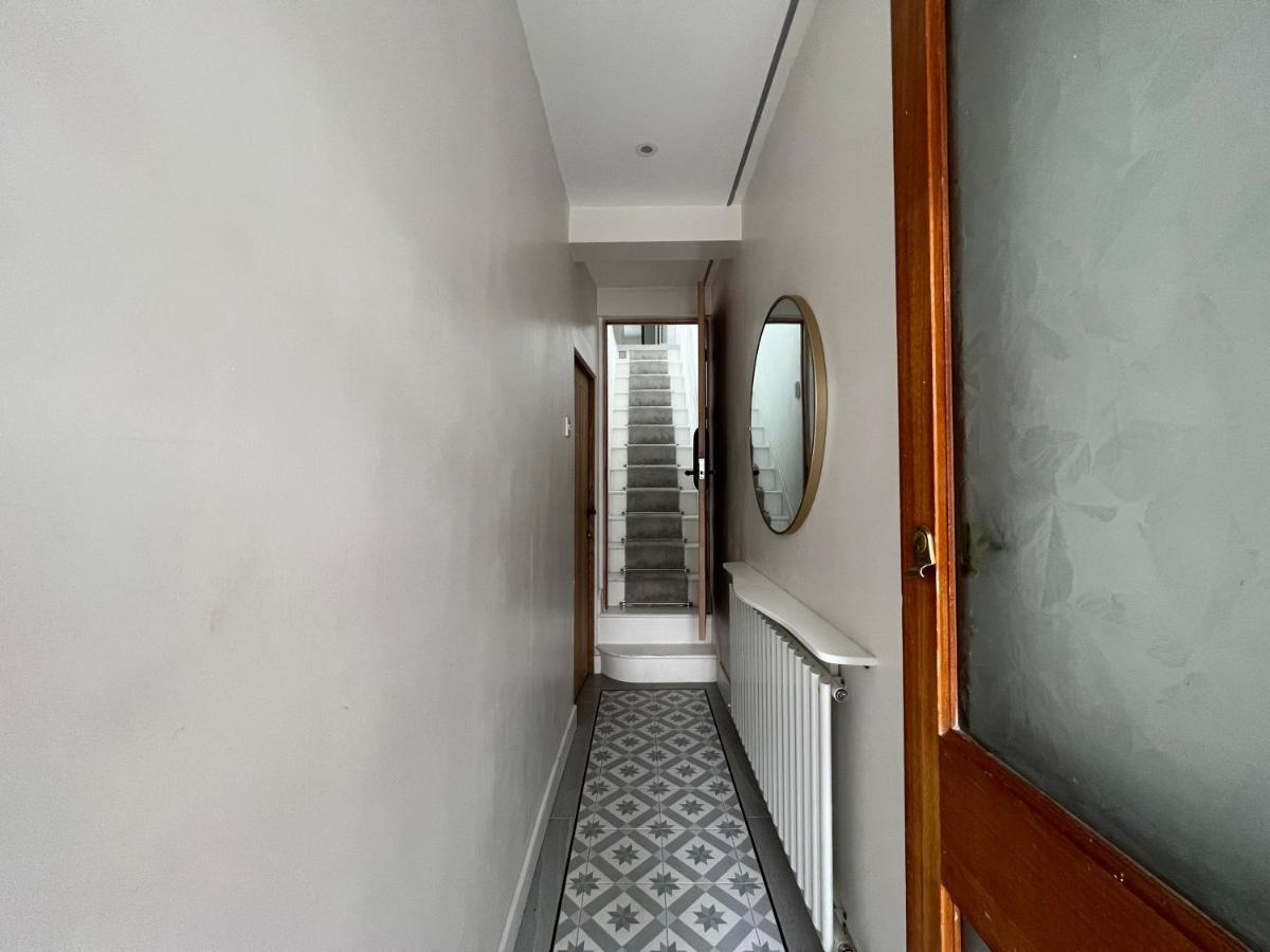 Stunning Contemporary 2 Bed With Parking *
