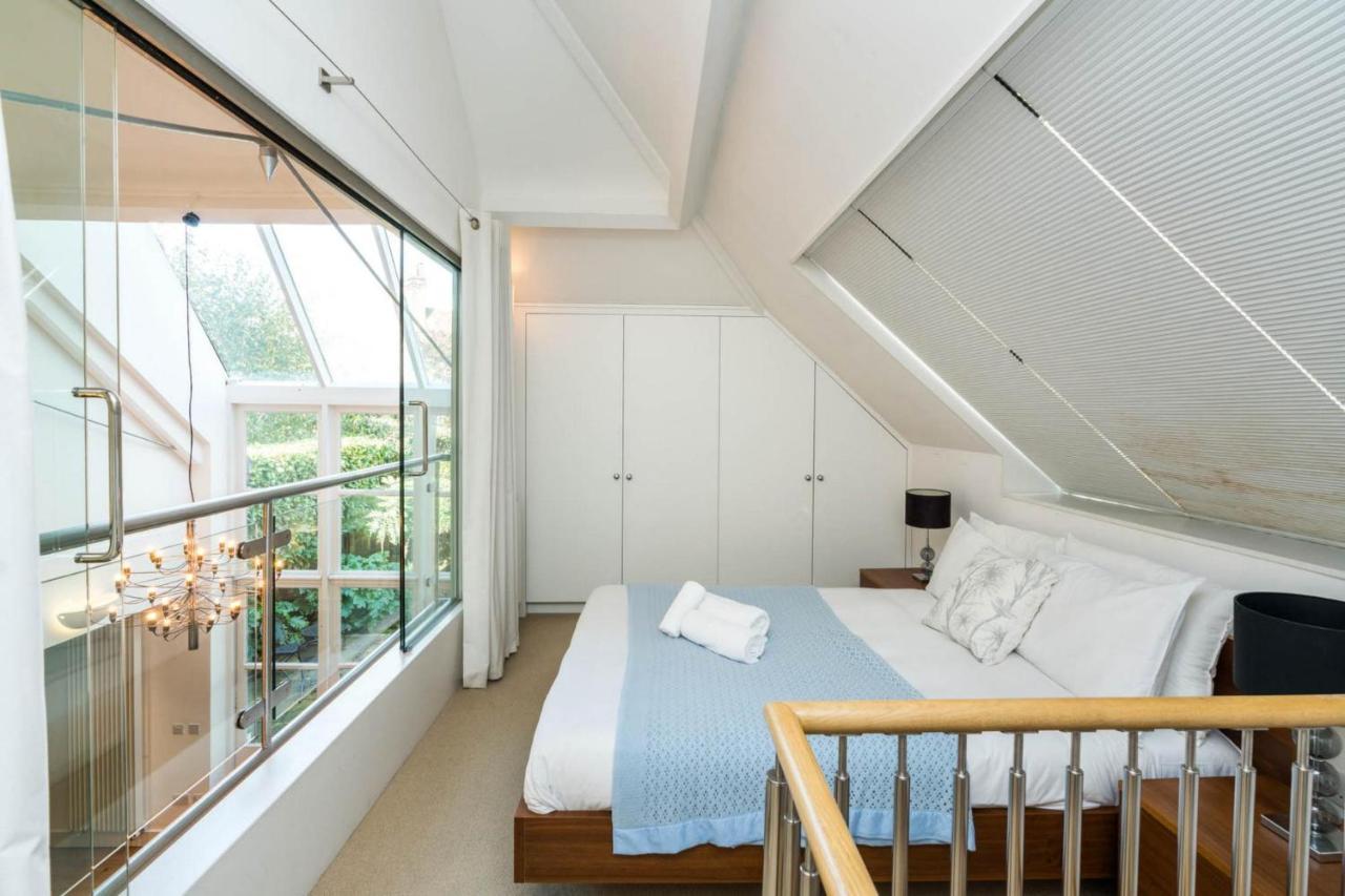 Unique 2 Bedroom Converted Artists Studio Vakantiehuis Londen