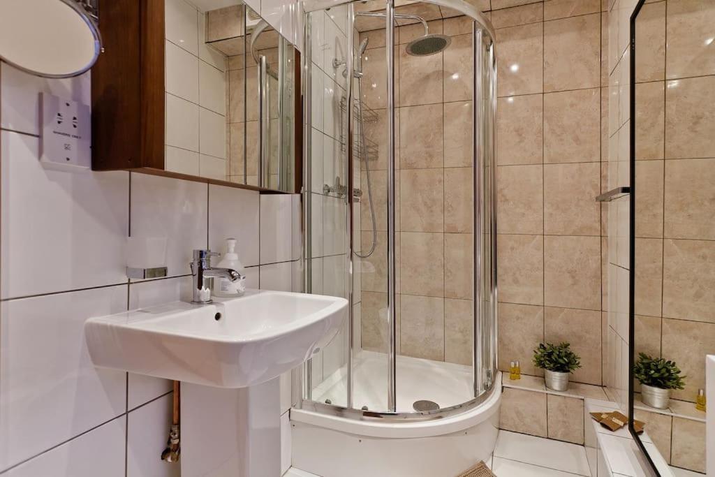 Whole House In Camden Town Leilighet London