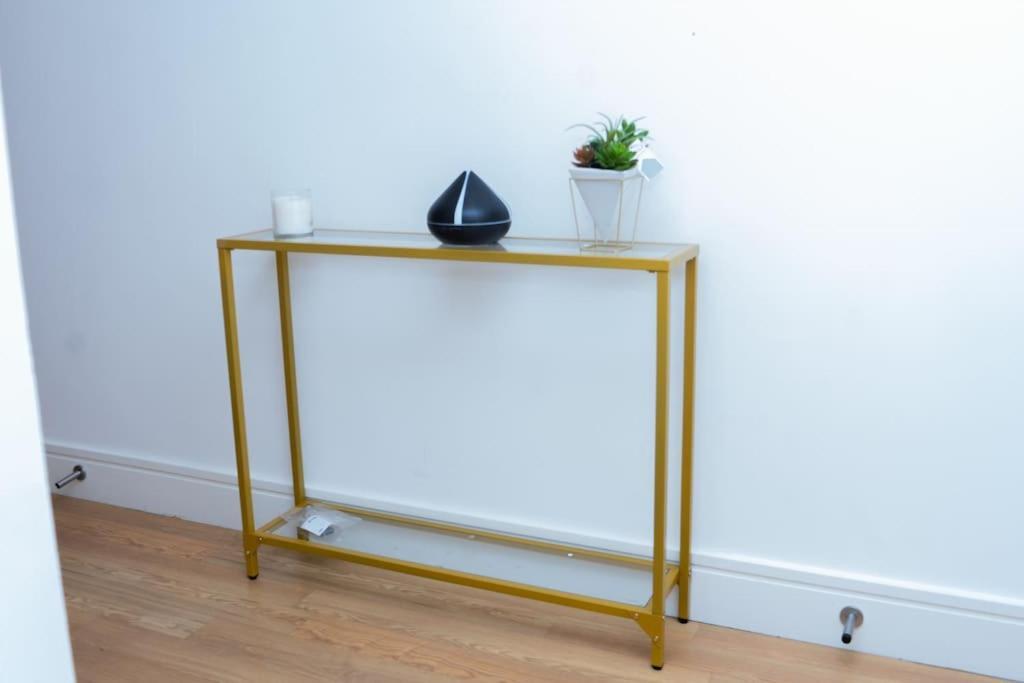 1 Bed Luxury Comfortable Apt Appartement Londen