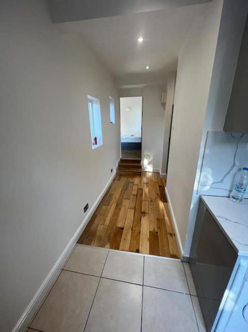 Green Lanes N8, Studio Flat! London