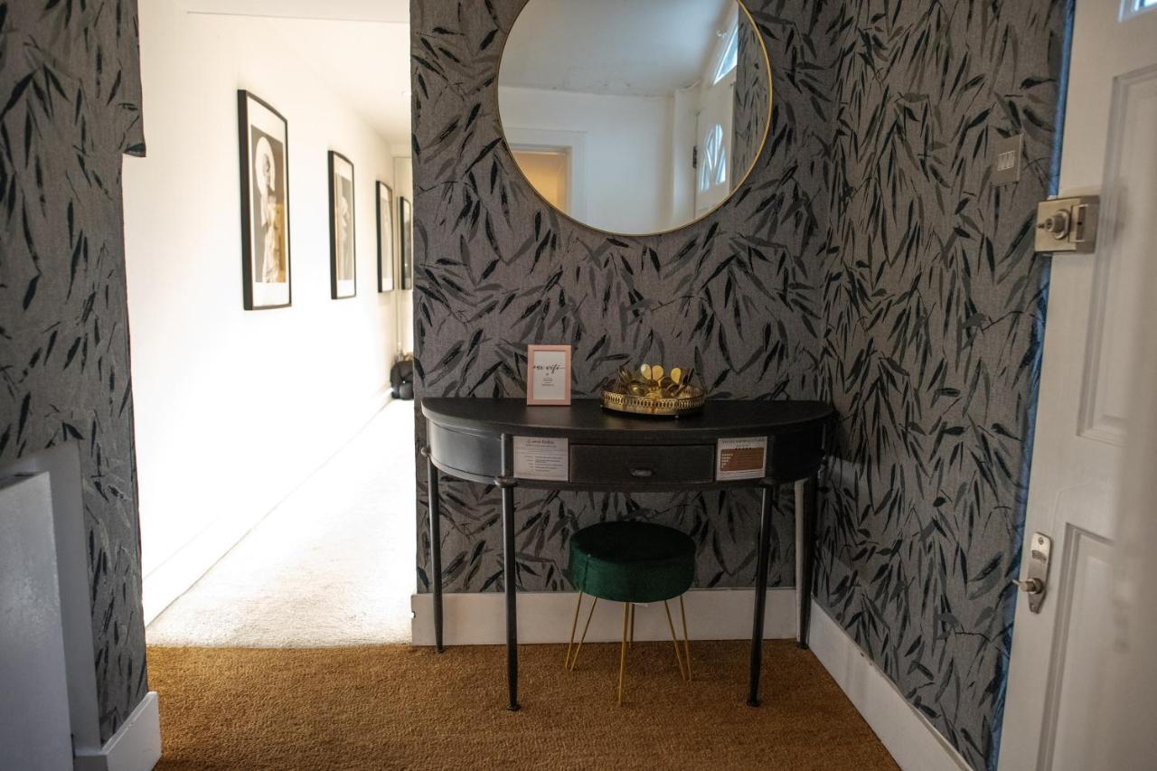 Modern Luxurious 3 Bed Flat With Private Garden & Bbq