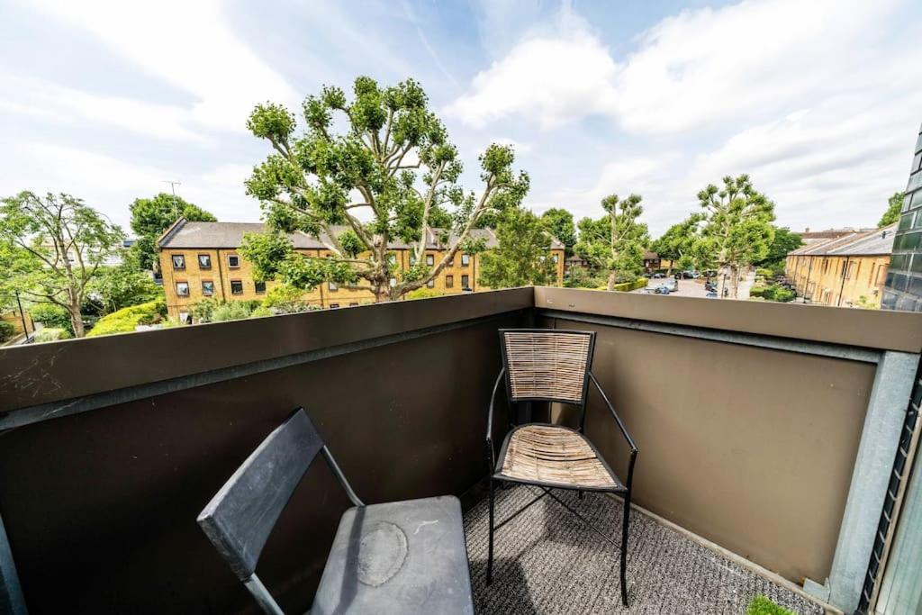 2-bed 2-bath Flat Around The Corner From Portobello Market Londen
