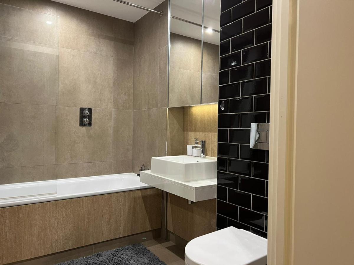 Beautiful In Wembley Apartment London