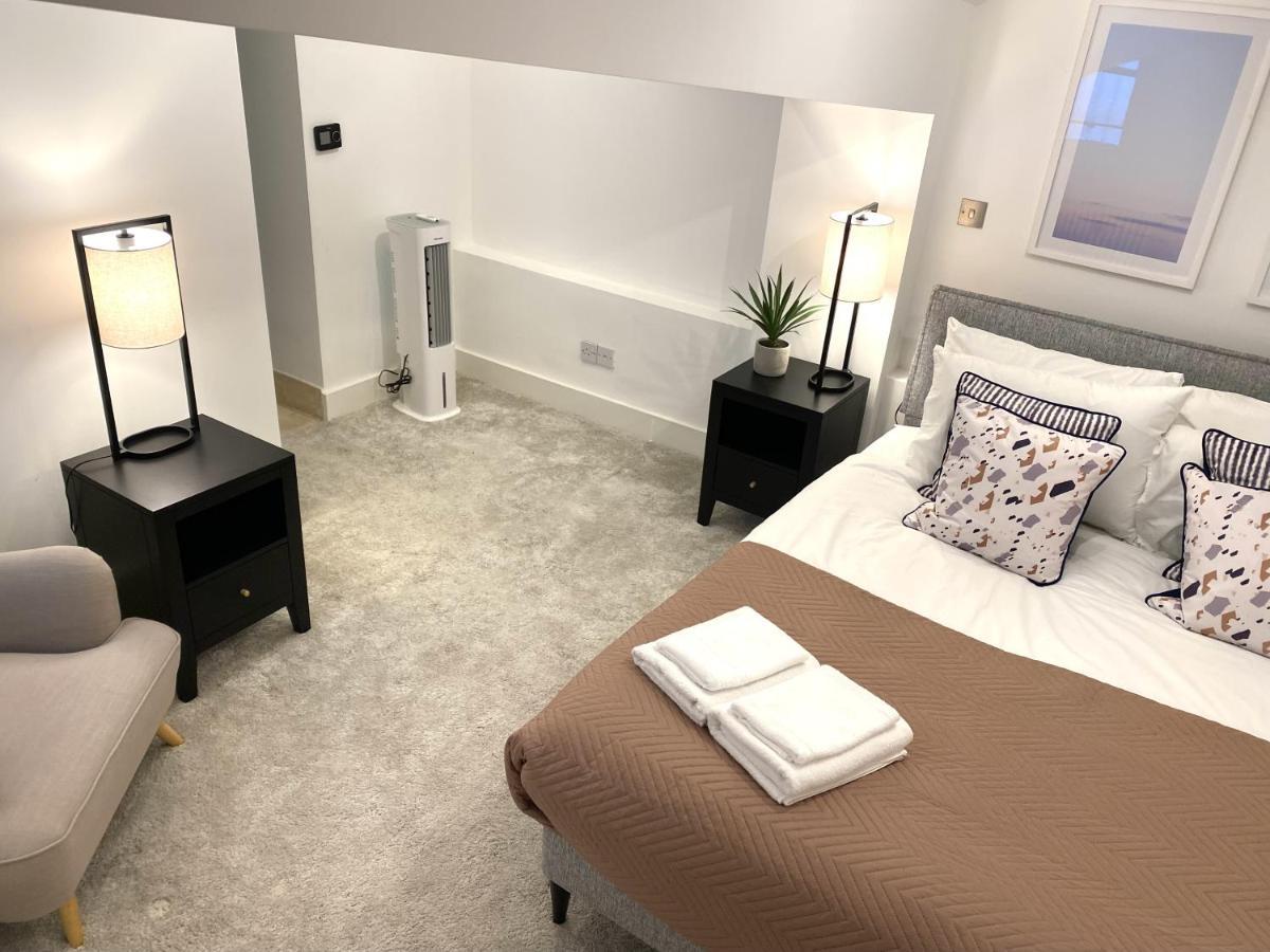 Apartment Modern Luxurious 3 Bed Flat With Private Garden & Bbq