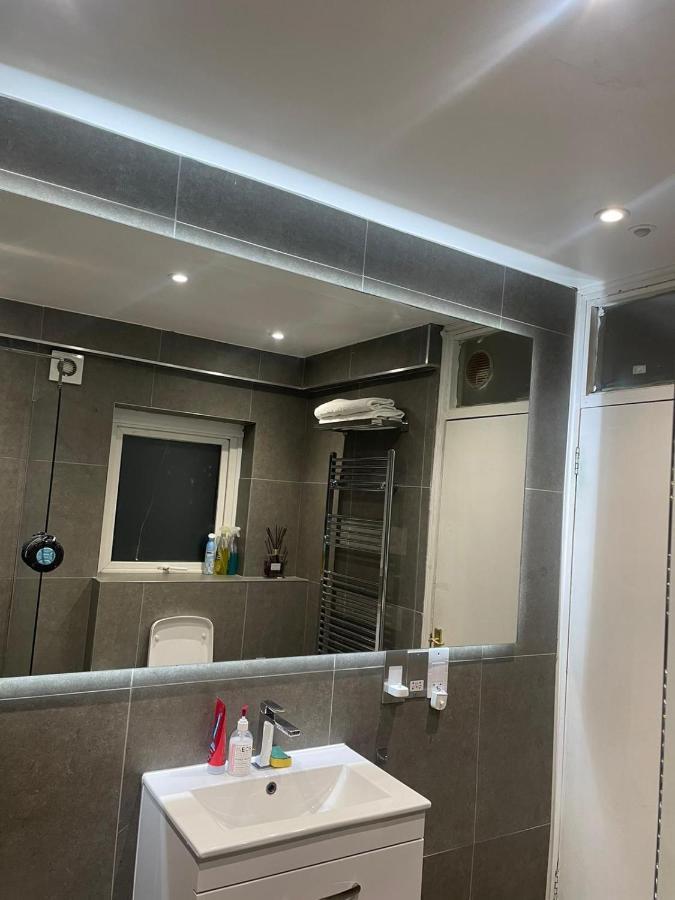 Balham, South Spacious 5, 6 Available Gjestgiverier London