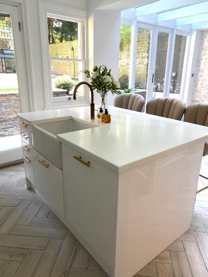 Modern Luxurious 3 Bed Flat With Private Garden & Bbq Apartment