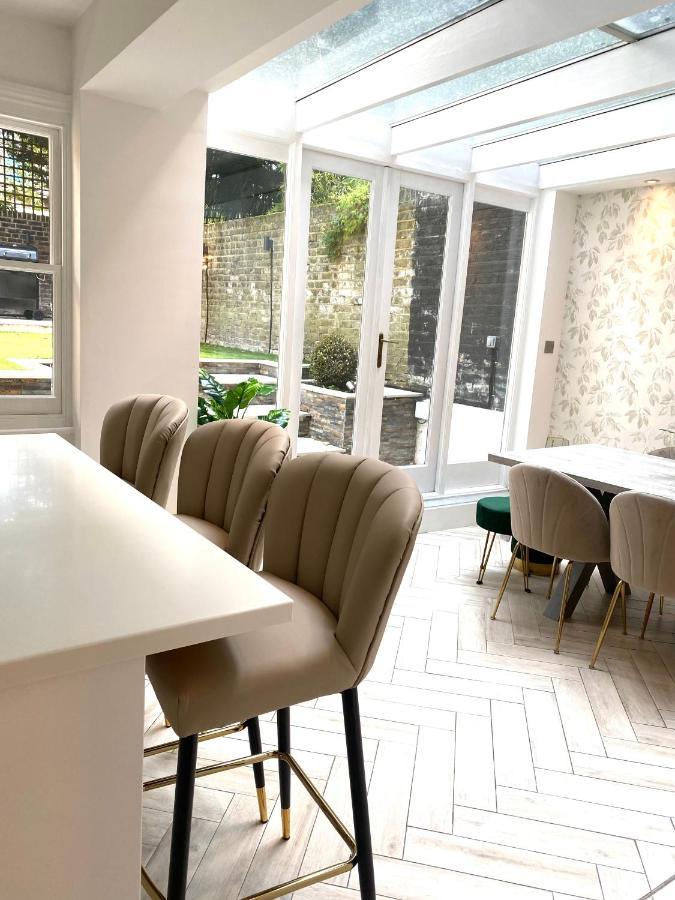 Apartment Modern Luxurious 3 Bed Flat With Private Garden & Bbq London