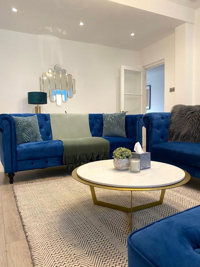 Modern Luxurious 3 Bed Flat With Private Garden & Bbq *