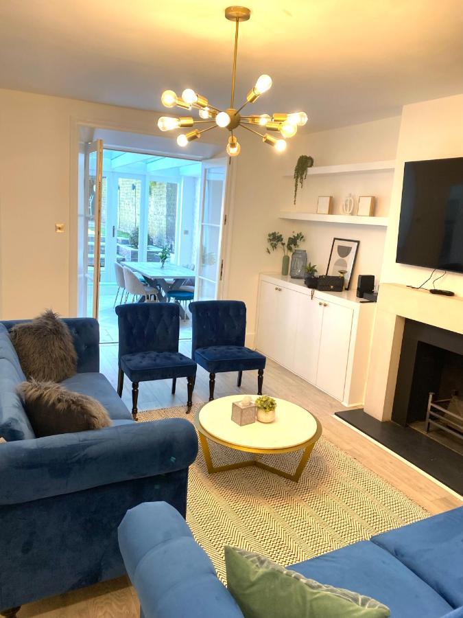 Modern Luxurious 3 Bed Flat With Private Garden & Bbq Apartment London
