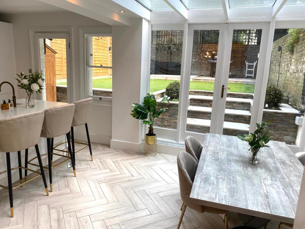 Modern Luxurious 3 Bed Flat With Private Garden & Bbq * London