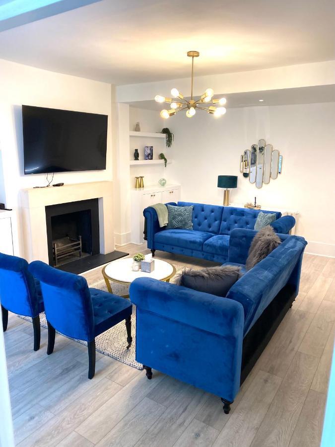 Modern Luxurious 3 Bed Flat With Private Garden & Bbq *