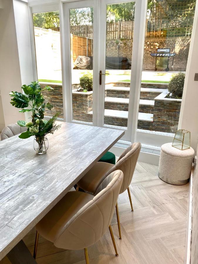 Apartment Modern Luxurious 3 Bed Flat With Private Garden & Bbq London
