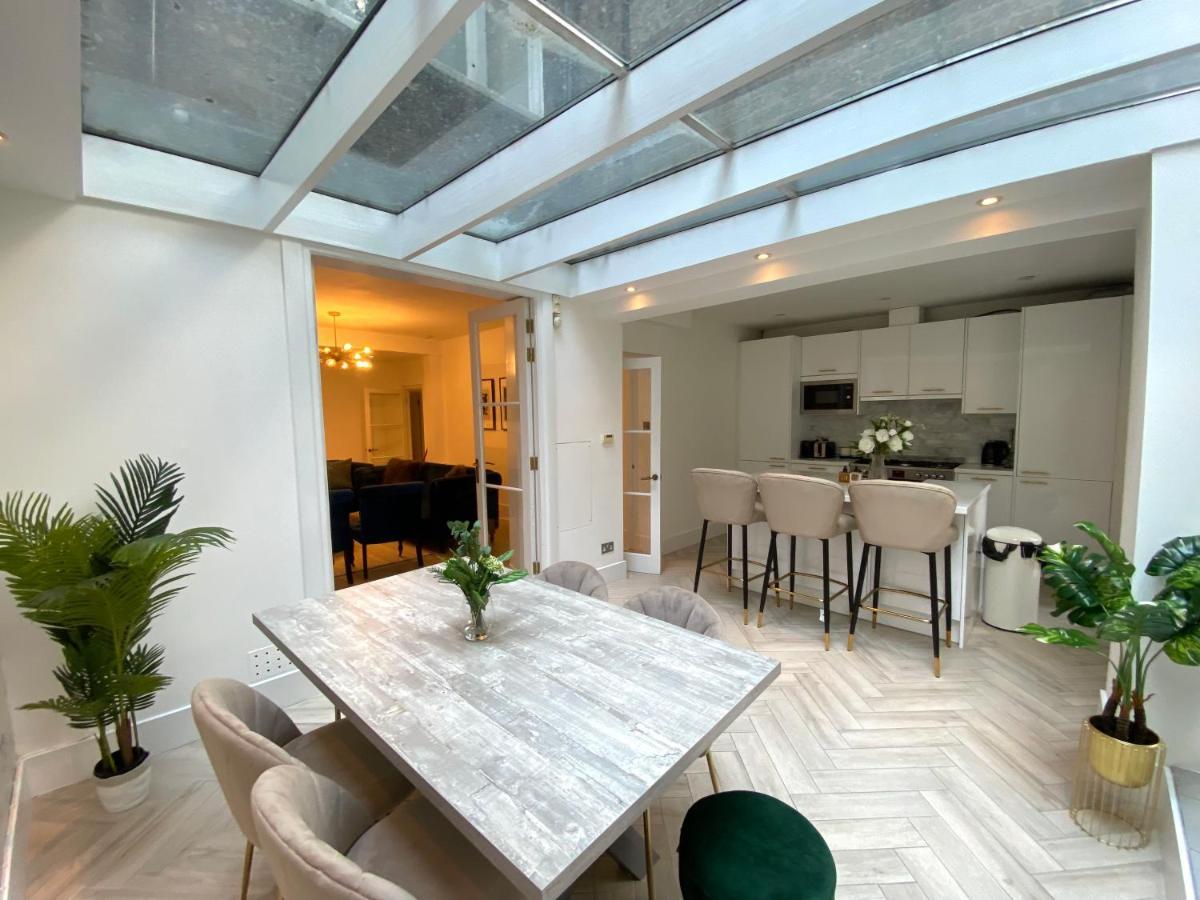 Modern Luxurious 3 Bed Flat With Private Garden & Bbq Apartment London
