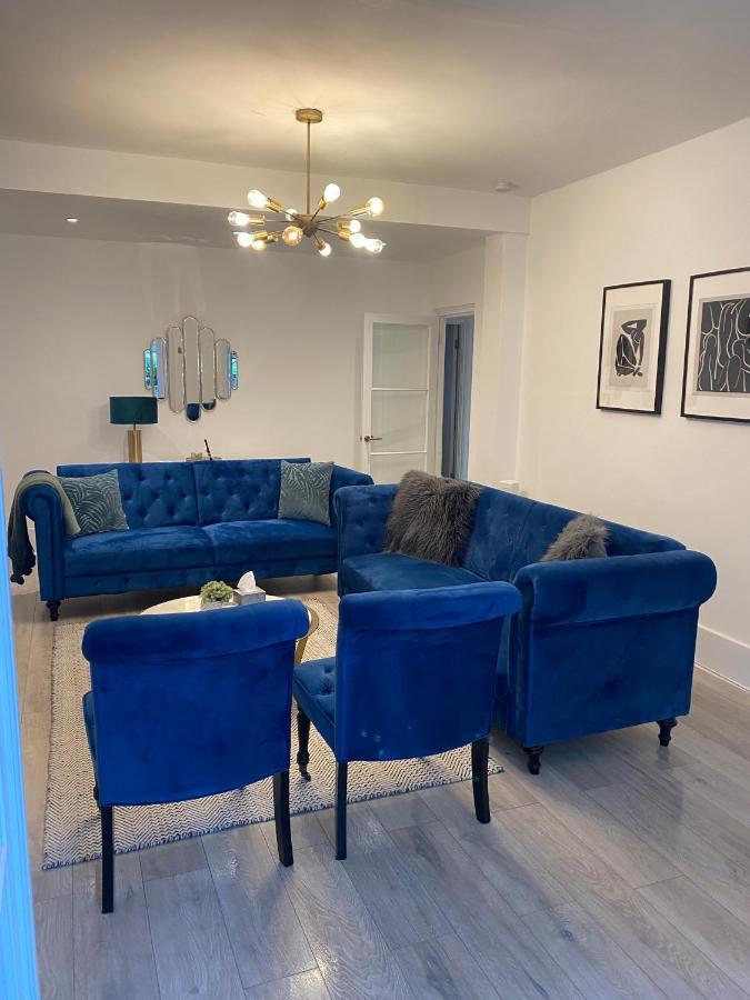 Modern Luxurious 3 Bed Flat With Private Garden & Bbq Apartment London