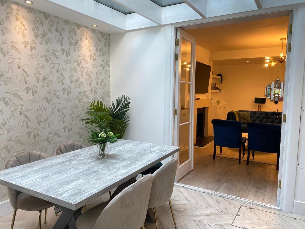 Modern Luxurious 3 Bed Flat With Private Garden & Bbq