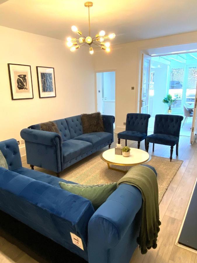 Modern Luxurious 3 Bed Flat With Private Garden & Bbq Apartment *