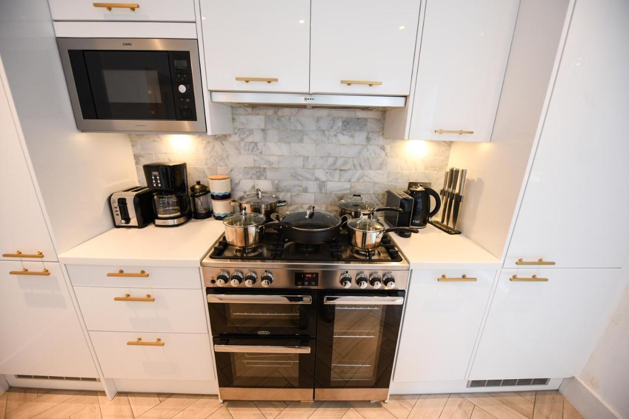 Modern Luxurious 3 Bed Flat With Private Garden & Bbq Apartment