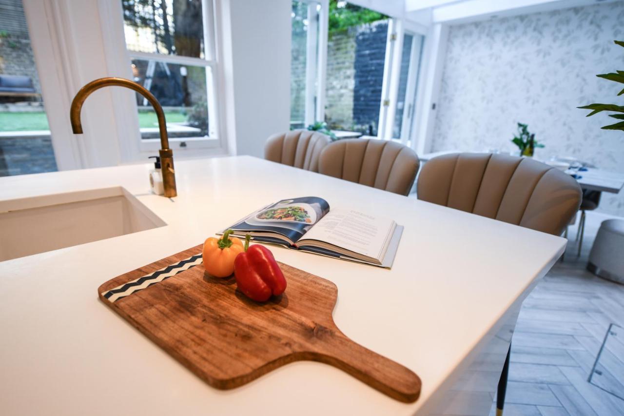 Apartment Modern Luxurious 3 Bed Flat With Private Garden & Bbq London