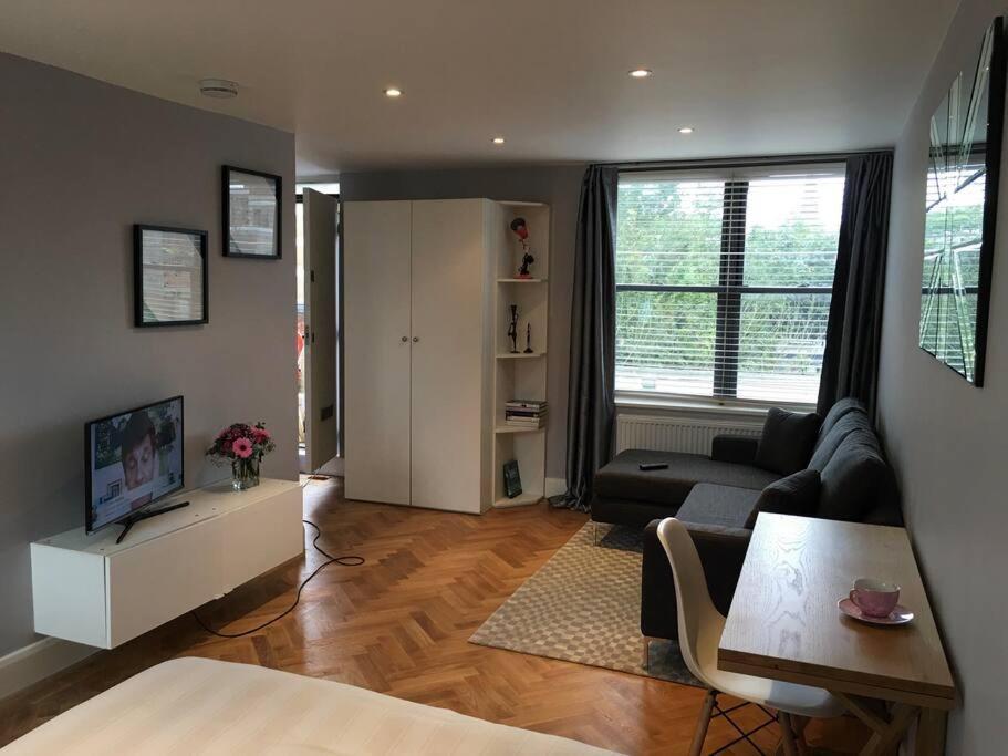 Amazing Near Tube Station Apartment
