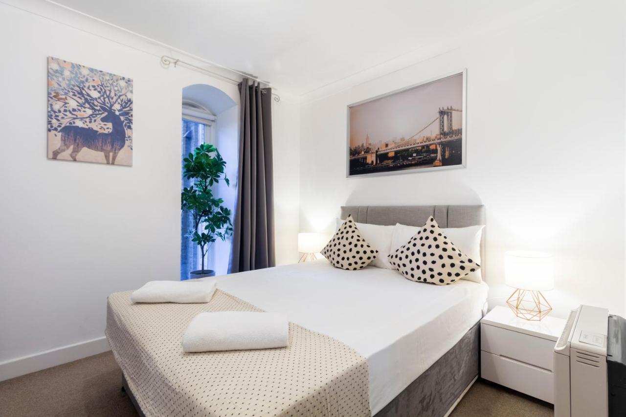 Apartment Thames River London