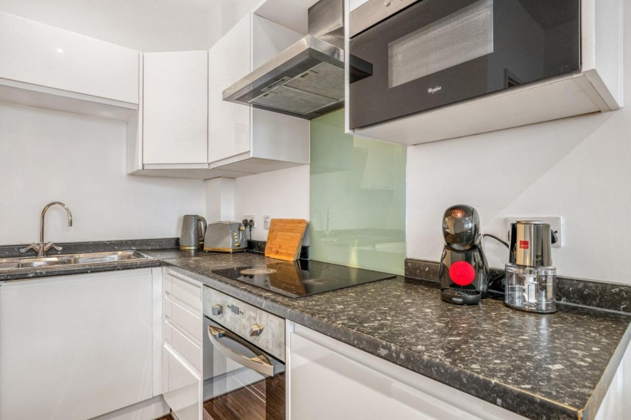 Fantastic 1 Bed By Heathrow Airport Leilighet London