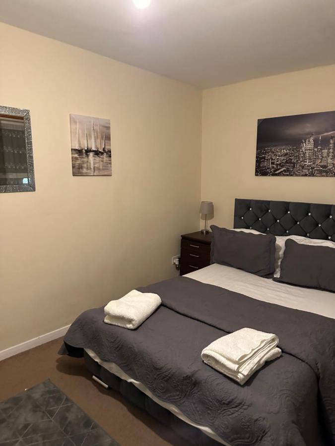Amazing And Lovely 2- Bedroom First Floor Flat Apartment London