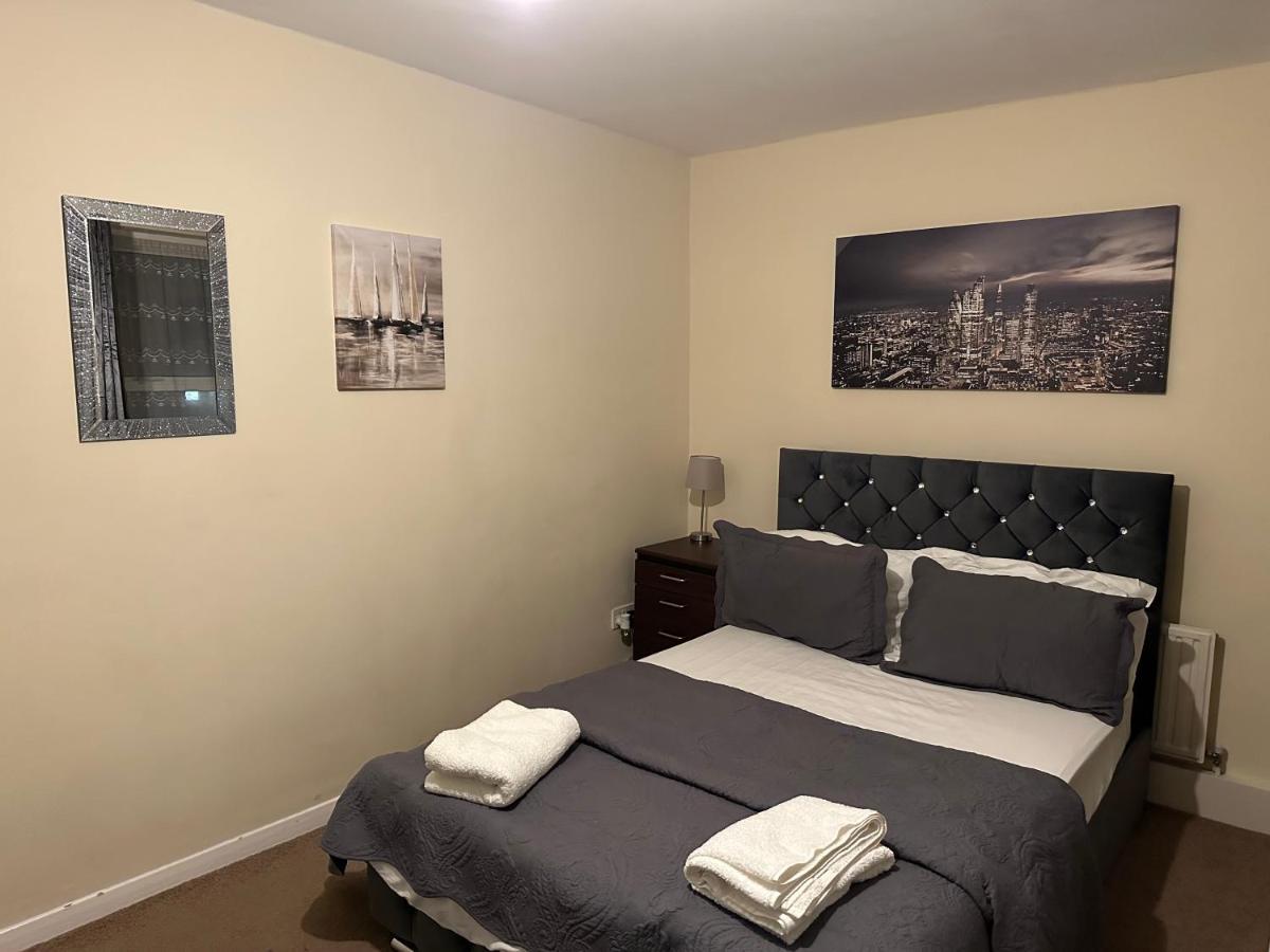 Amazing And Lovely 2- Bedroom First Floor Flat *