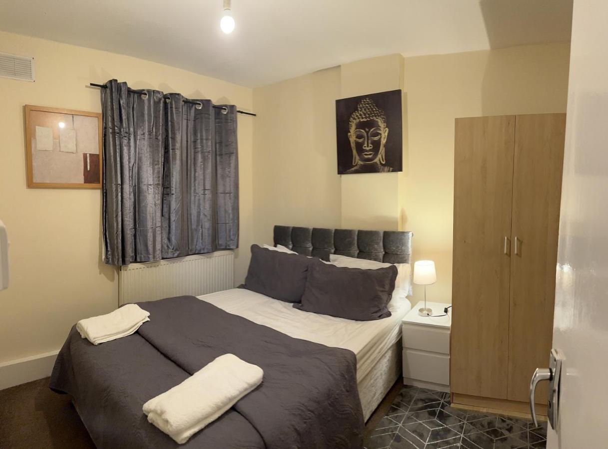 Apartment Amazing And Lovely 2- Bedroom First Floor Flat
