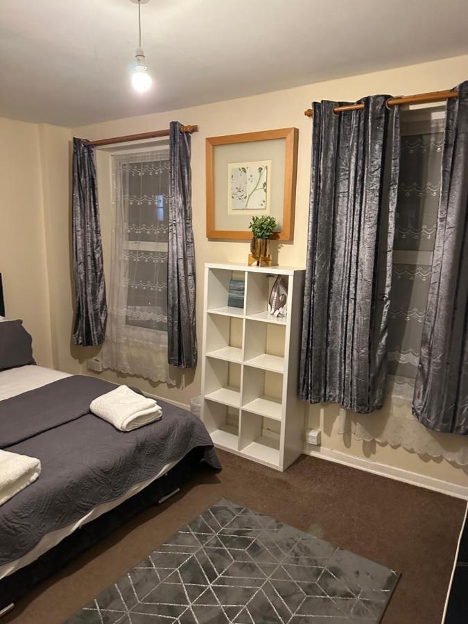 Amazing And Lovely 2- Bedroom First Floor Flat Apartment London