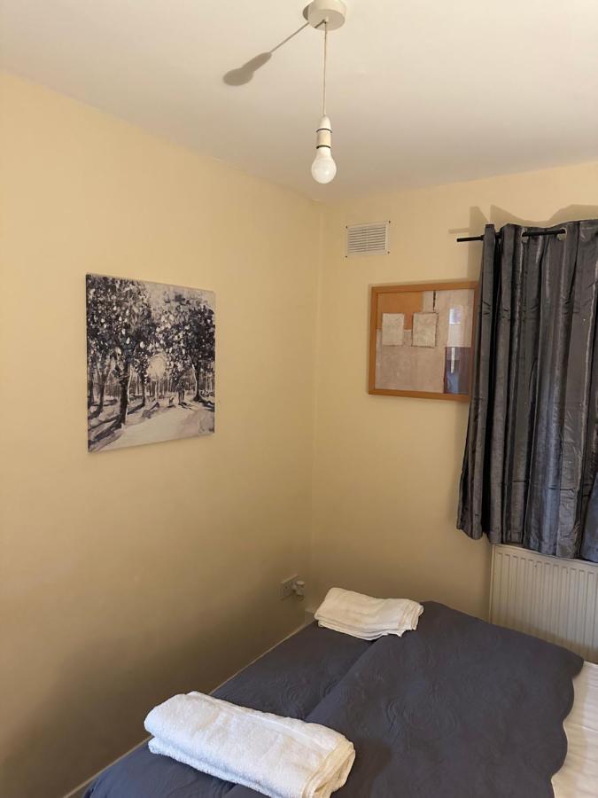 Amazing And Lovely 2- Bedroom First Floor Flat Apartment London