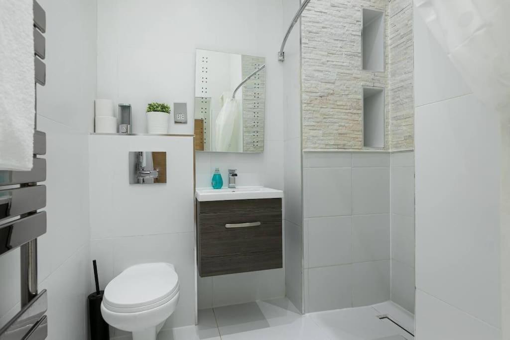 Lovely One-bedroom In Paddington Bayswater. London