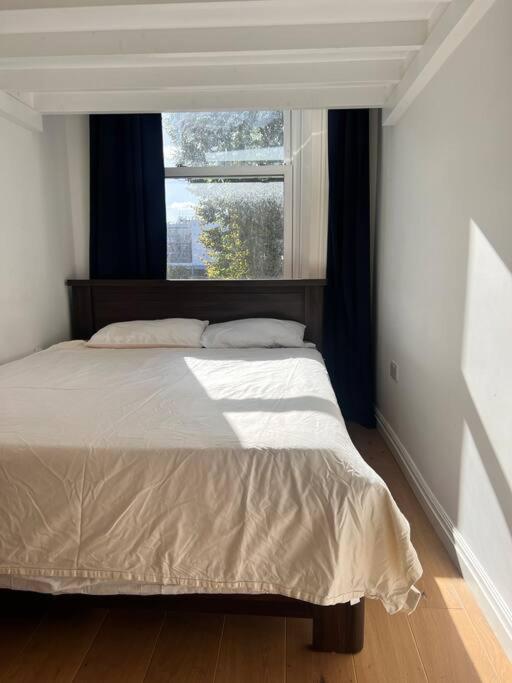 Leilighet Lovely Flat Near Holland Park London