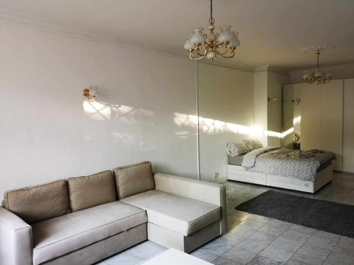 Habitación en casa particular Large Spacious In Zone 2 *