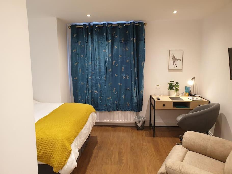 Apartment New - Private King Bed -ric- Free Parking, Terrace, Near Tube London