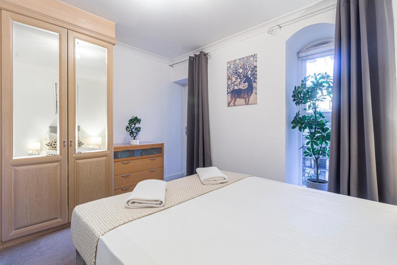 Thames River Apartment *