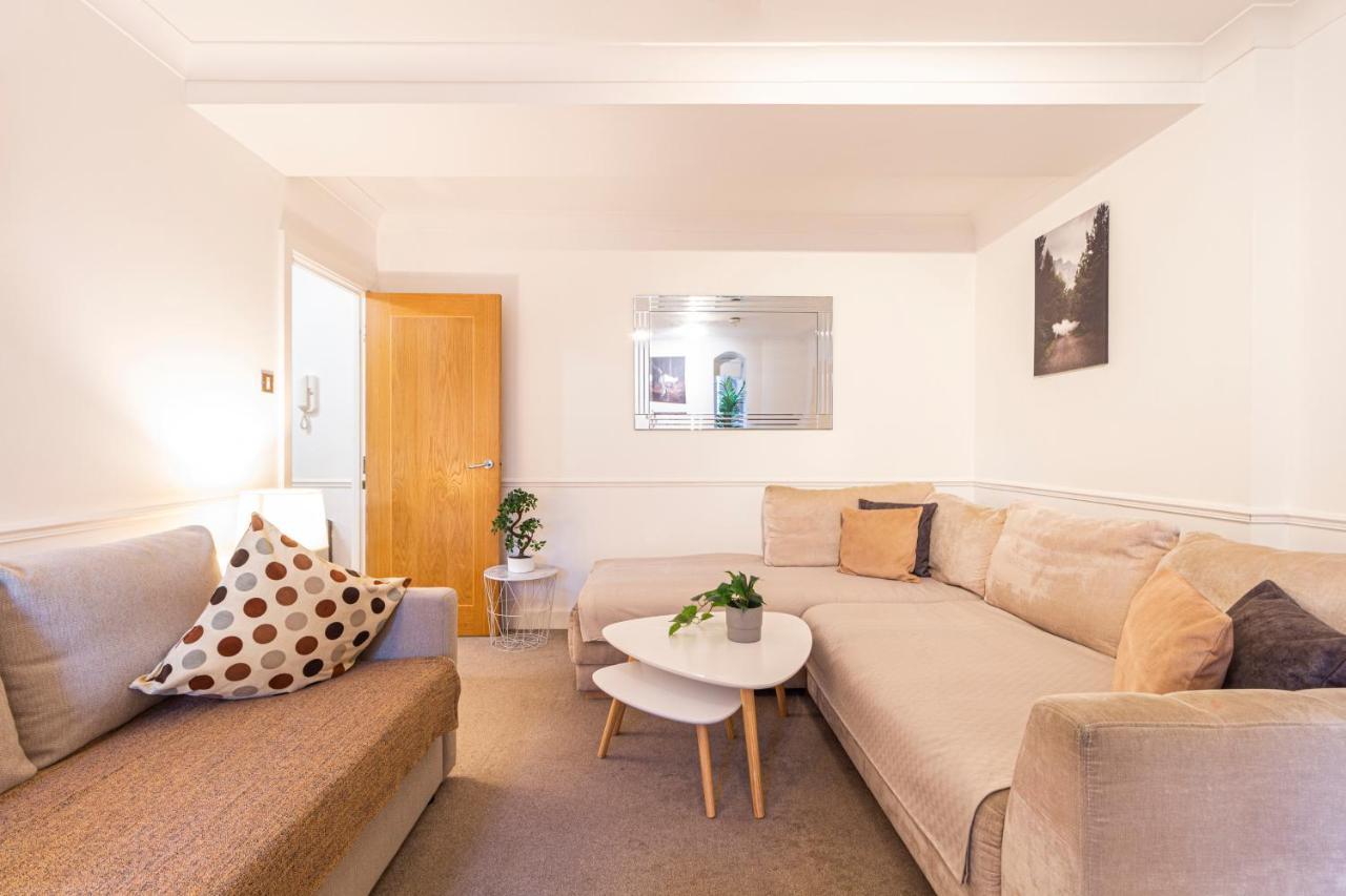 Apartment Thames River