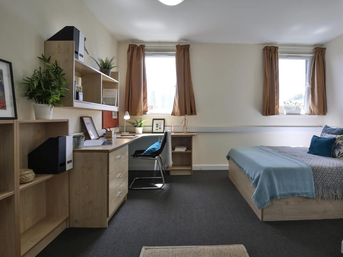 For Students Only Iq Will Wyatt Court London Londres
